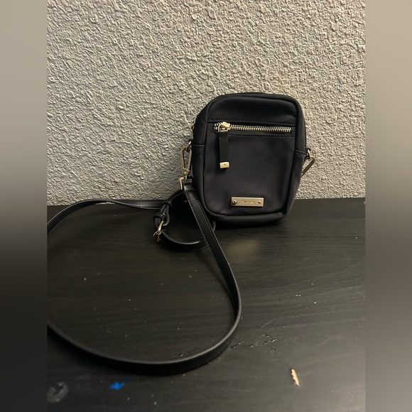 Calving Klein - Picture 1 of 3